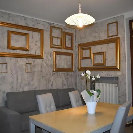 Red & Blu Luxury 8/private Parking Apartment *